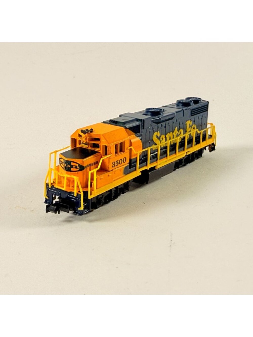 Life-Like N Scale 7843 ATSF Santa Fe GP38-2 Diesel Locomotive 3500 Yellow/Blue